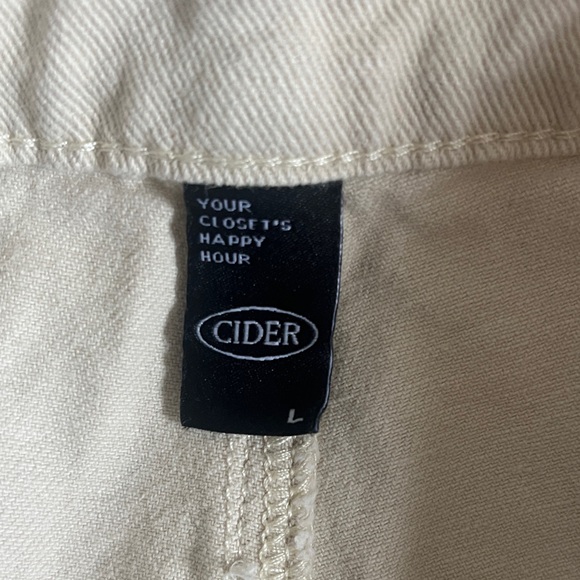 NWOT Cider Large Women's Cream Frayed Hem Shorts - Picture 2 of 3
